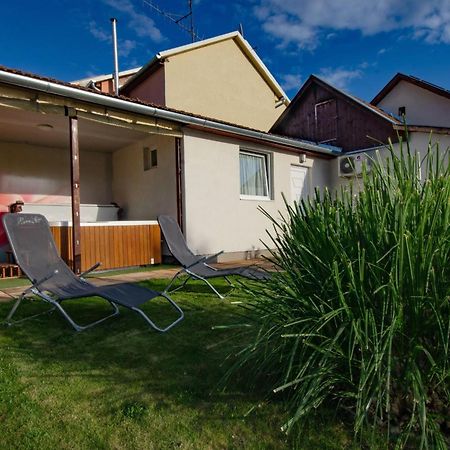 Lilien Deluxe Apartman Gyula Kültér fotó