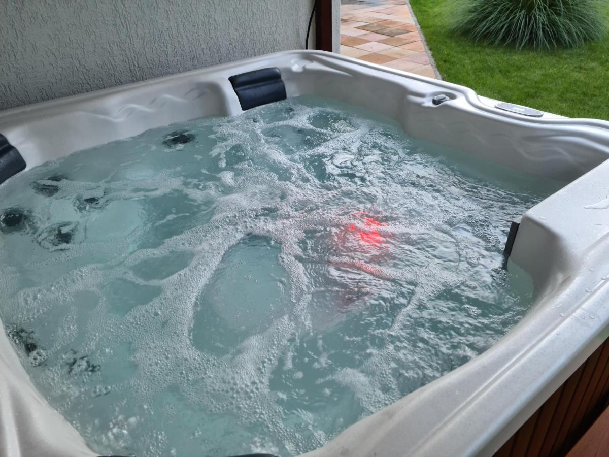 Lilien Deluxe Apartman Gyula Kültér fotó