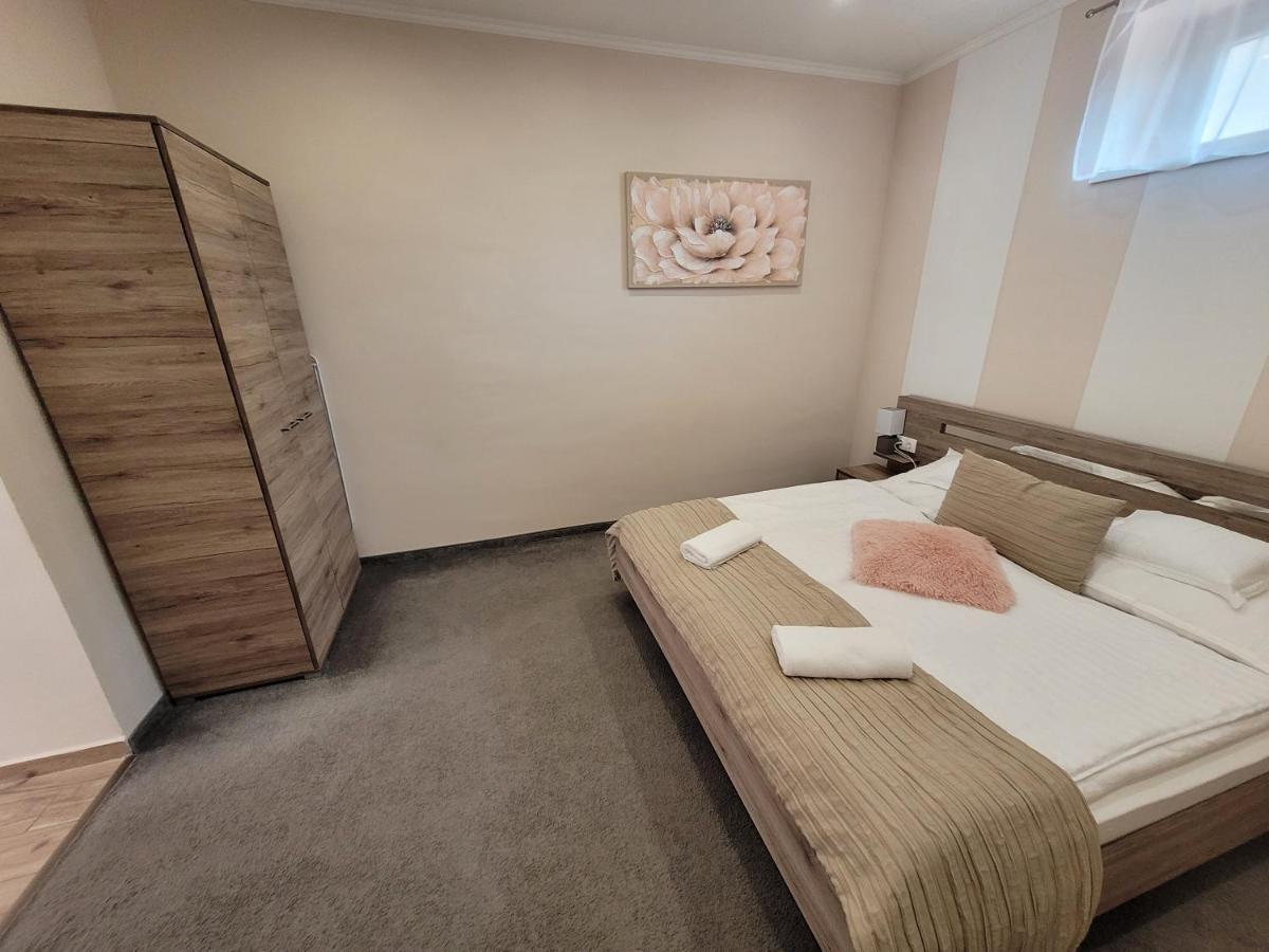 Lilien Deluxe Apartman Gyula Kültér fotó