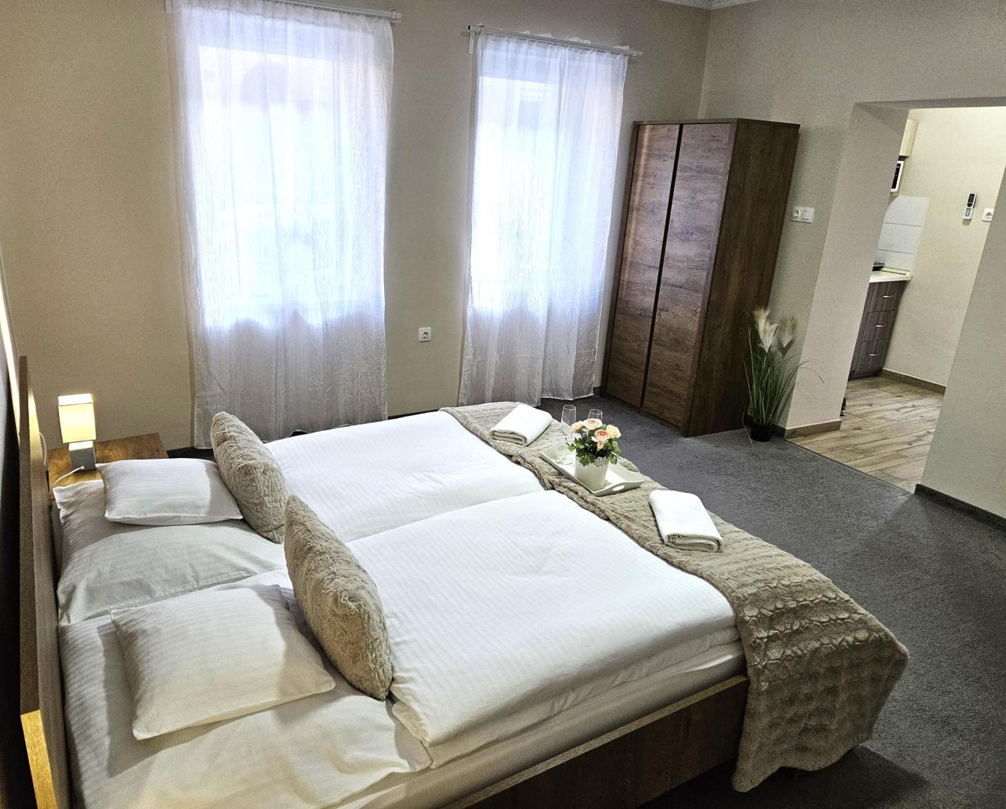 Lilien Deluxe Apartman Gyula Kültér fotó